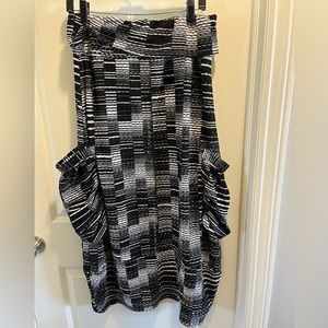 Black and white skirt with pockets.